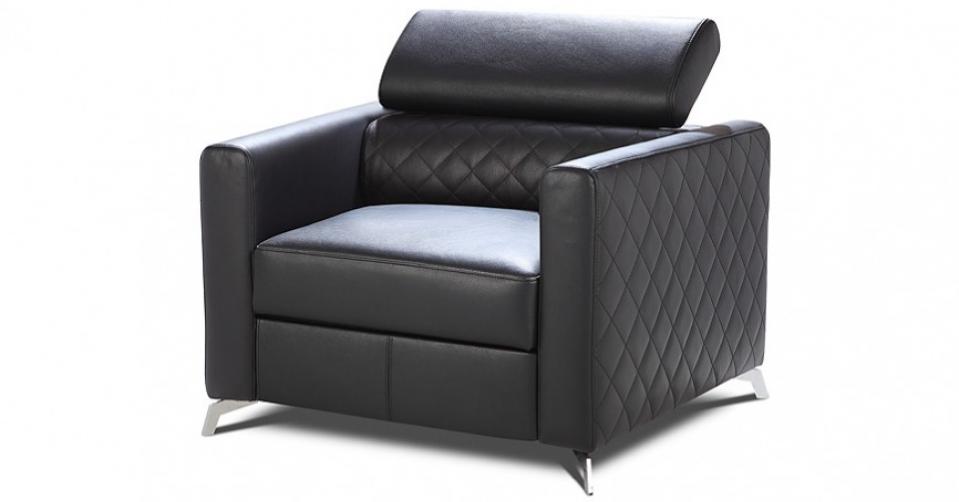 Fotel MENTOR z regulowanym zagłówkiem i ozdobnym pikowaniem.