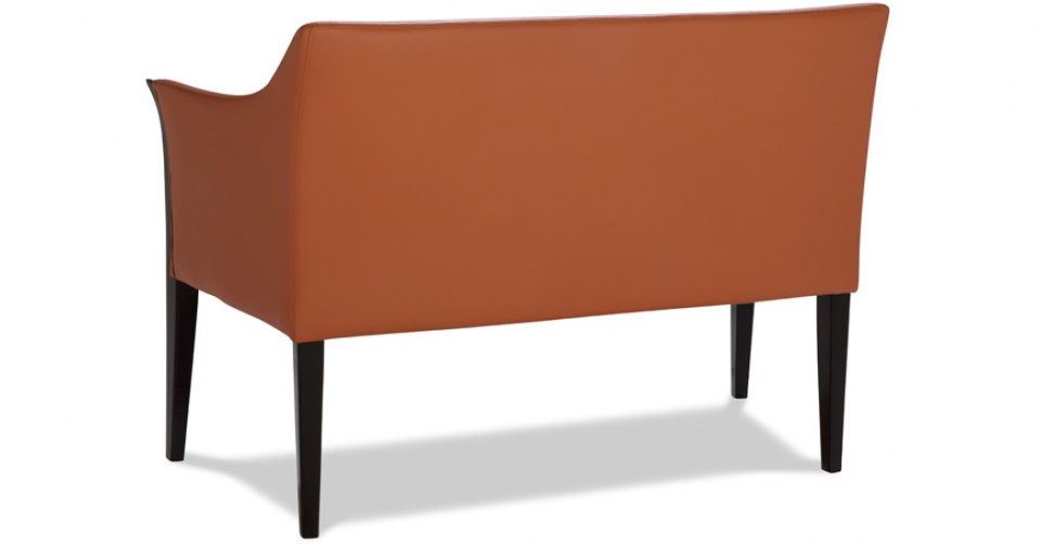 BARI elegancka sofa 2 osobowa prezentuje się pięknie z każdej strony.