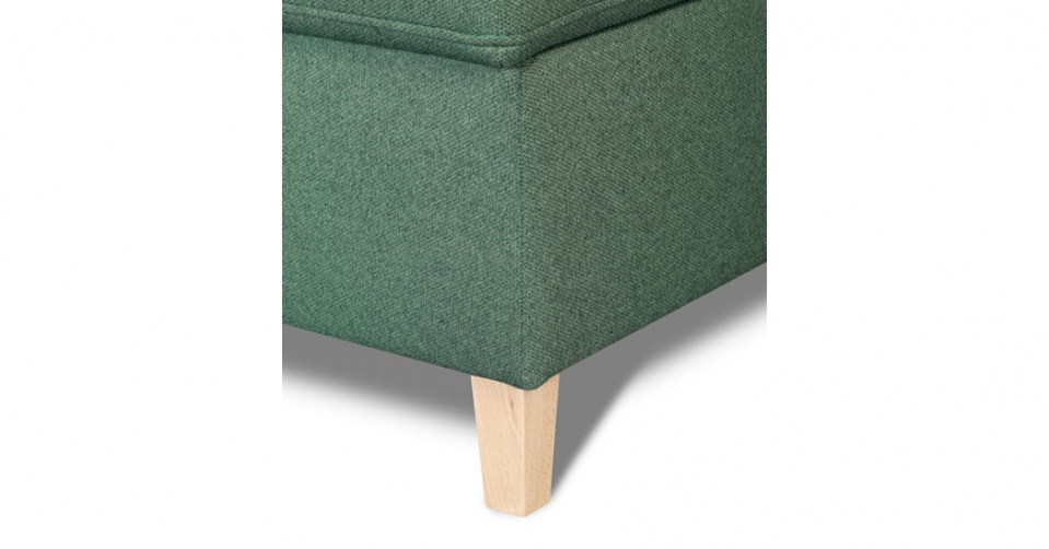 Drewniana noga dodaje lekkości i finezji kolekcji.