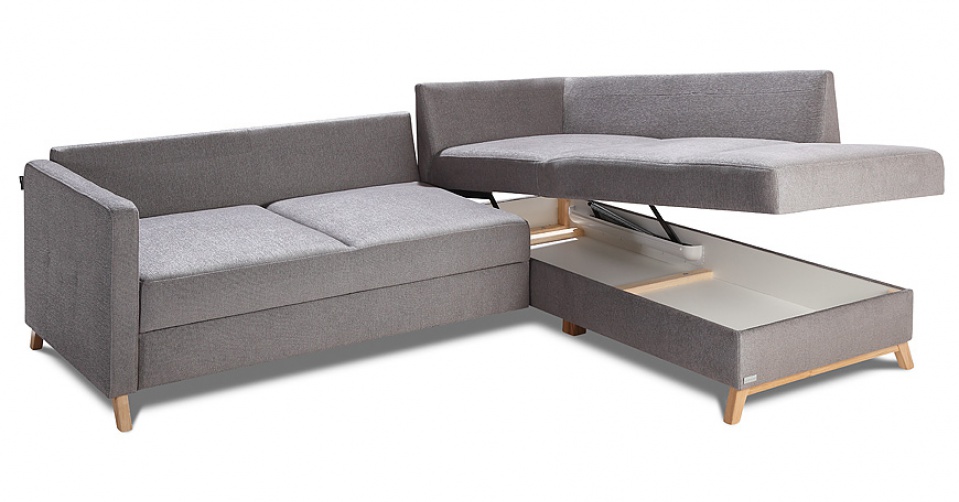 Duży pojemnik na pościel jest atrybutem kolekcji.